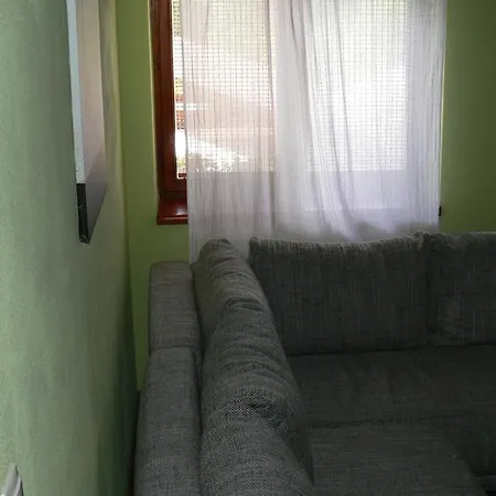 Salas-partizanske Guest house 2*