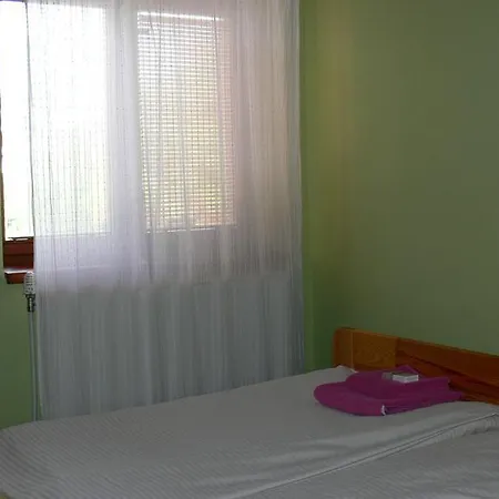 Salas-partizanske Maison d'hôtes 2*