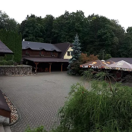 Salas-partizanske Guest house 2*